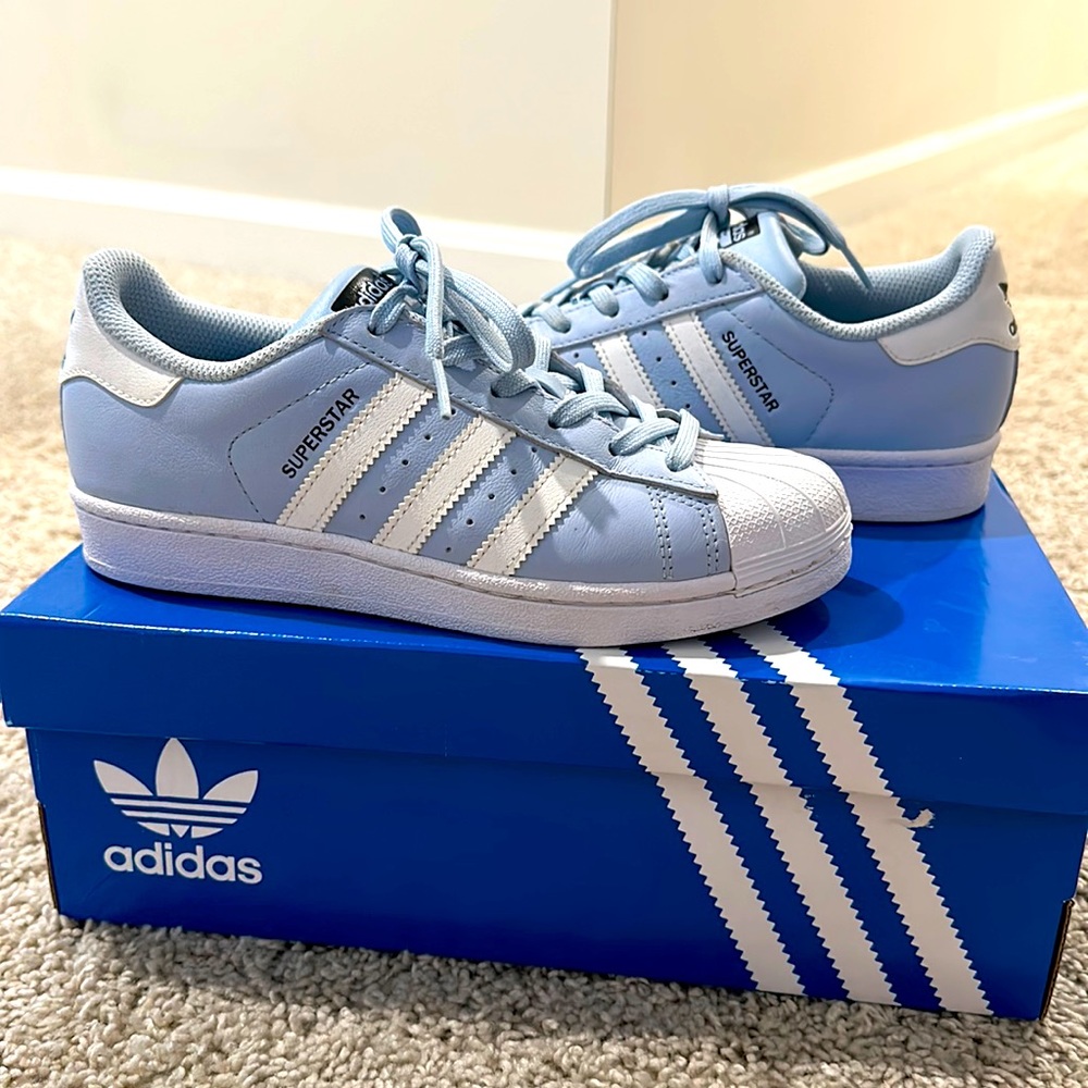 Powder Blue Adidas La Marque Aux 3 Bandes Superstars. Boys US 4. *Worn Twice*